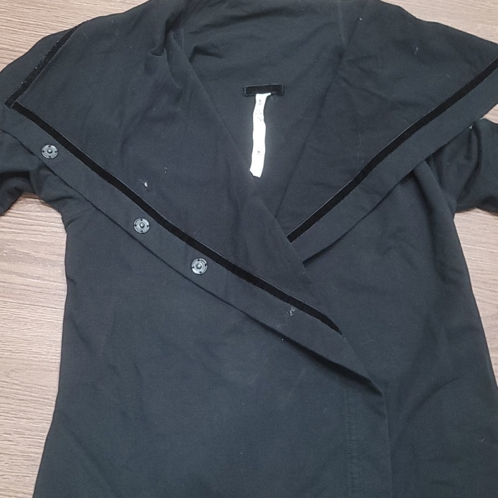 - Lululemon flap jacket size 6.